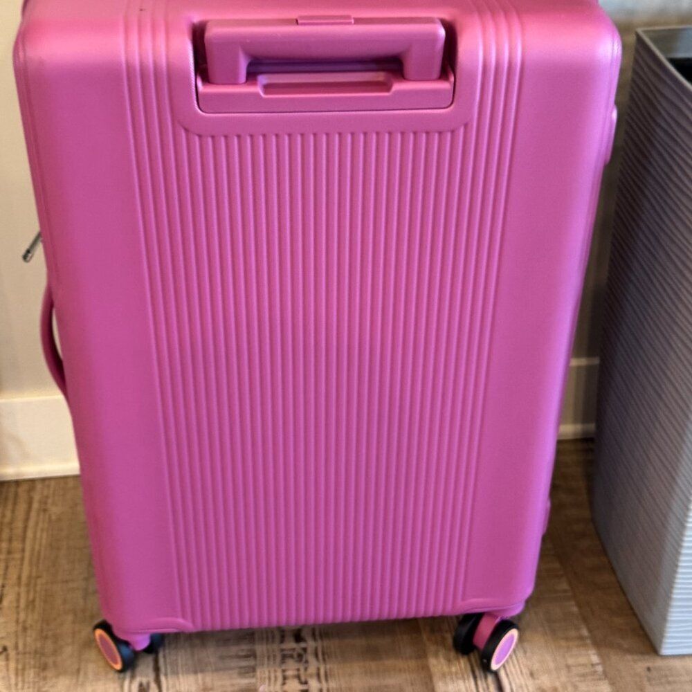 Tag Gateway 2.0 1 Piece Hard side Spinner Luggage 24” travel bag - Picture 5 of 15